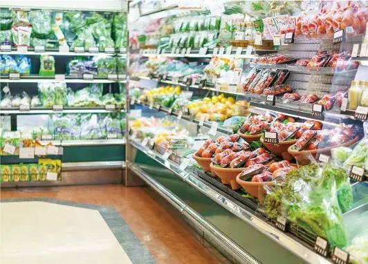 Obst- und Gemüseabteilung im Supermarkt